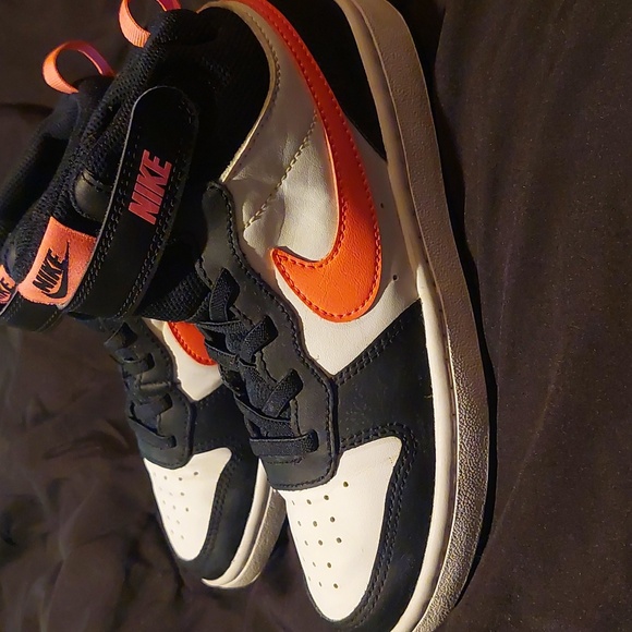 Girls Nike shoes - Picture 3 of 3